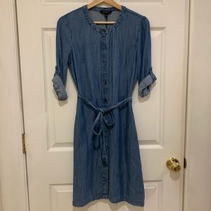 Banana Republic / 4 / Chambray Dress